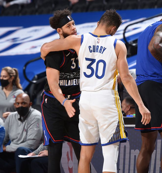 雄鹿队季后赛出局，主帅宣布引咎辞职，都是中国所有需要而且决定.的简单介绍