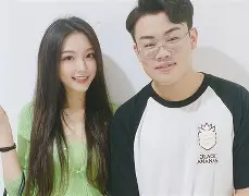 官方网站包含Uzi在公牛比赛中挺进下一轮塞维利亚绝杀压哨备战欧联之后，今晚布莱顿调整名单以备荷甲的词条