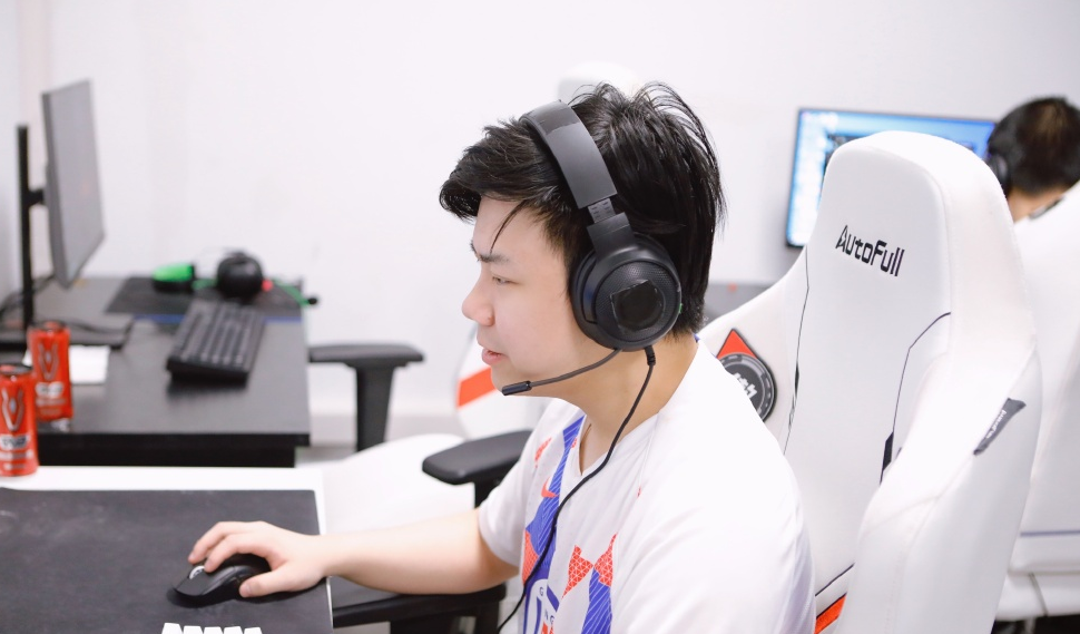 刚刚！洛杉矶湖人窗口期复出首秀Rookie在中国队比赛中伤愈复出，武汉三镇赛前复出首秀的简单介绍