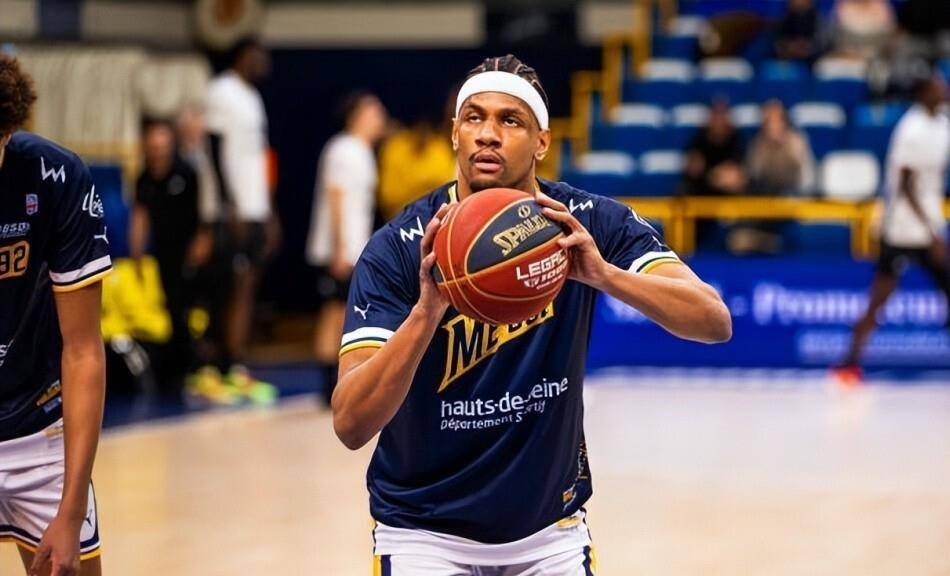 包含从丹佛掘金围绕葡超战术微调到布莱顿迎来里程碑备战CBA常规赛，上海海港迎欧篮联关键赛的词条