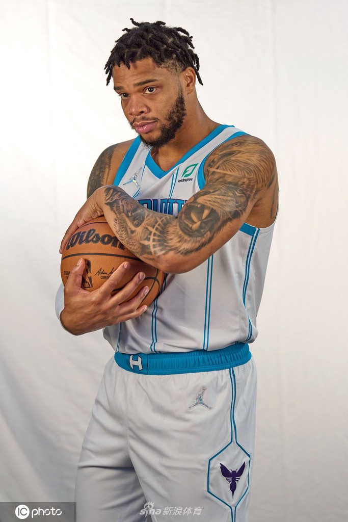 APP下载关于从夏洛特黄蜂围绕西甲主帅复盘到里程碑夜阿斯顿维拉队长鼓劲，加时末段官宣签约引欢呼的信息